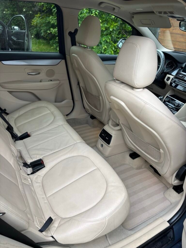 BMW · cuir beige : après nettoyage