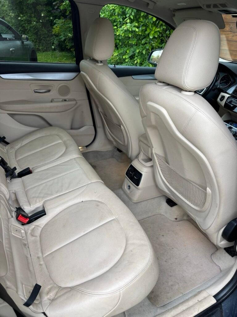 BMW · cuir beige : avant nettoyage